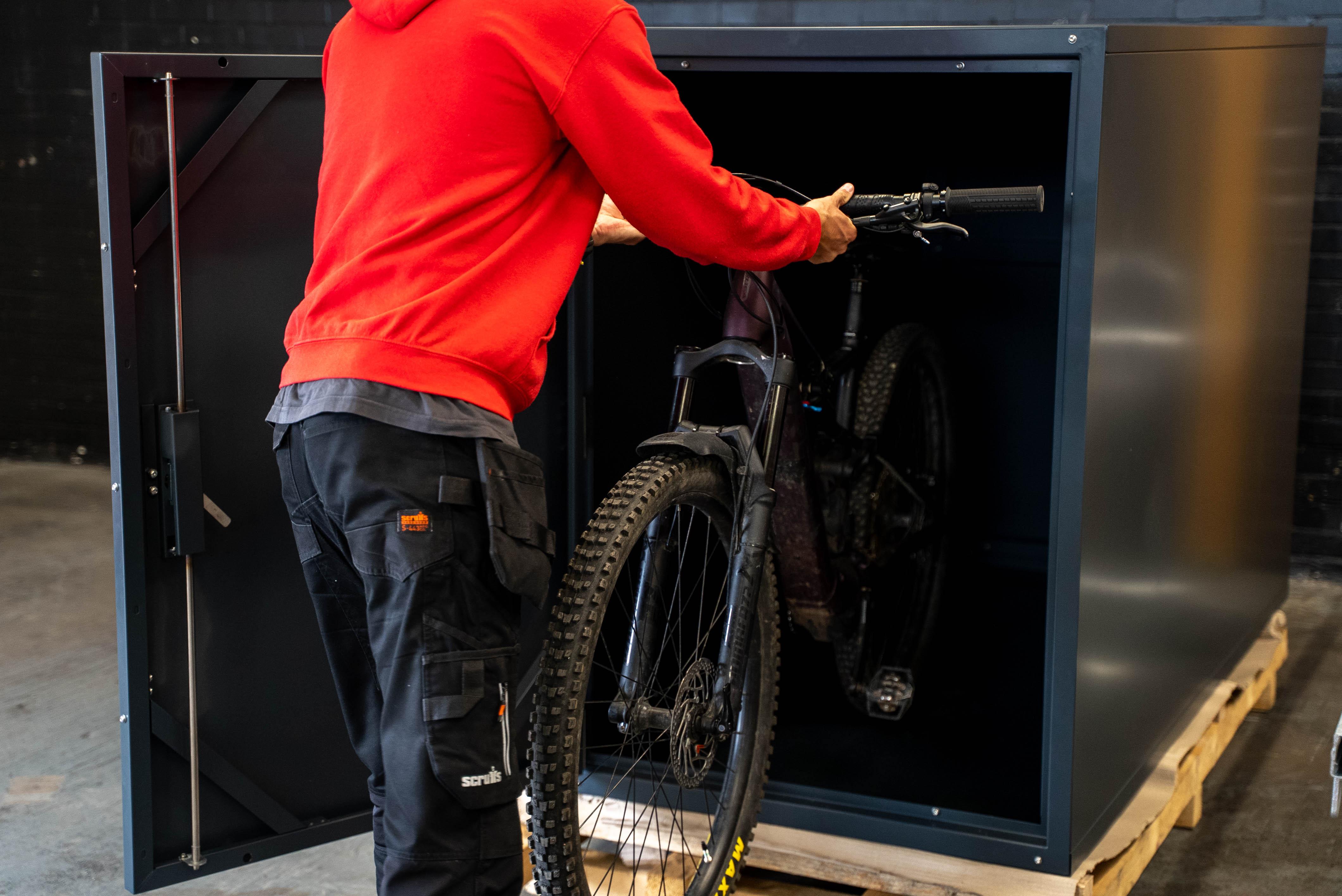 Grease Monkey Copyright Paul Maguire 03001 1