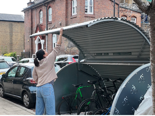 Velobox open and closing